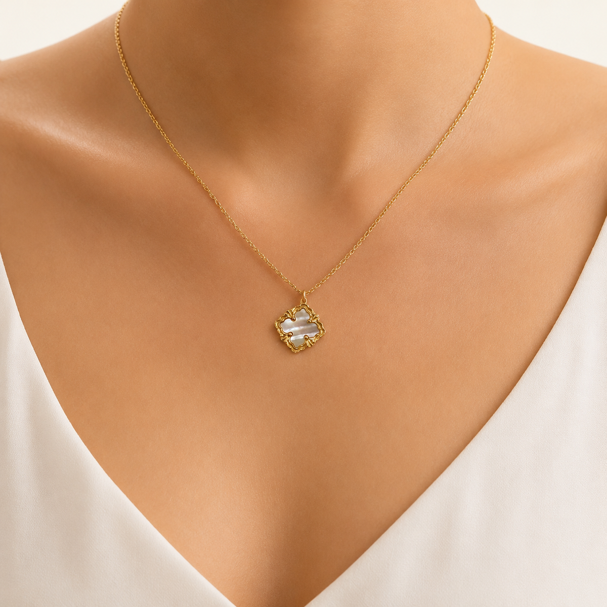 Mother-of-Pearl Clover Pendant model image