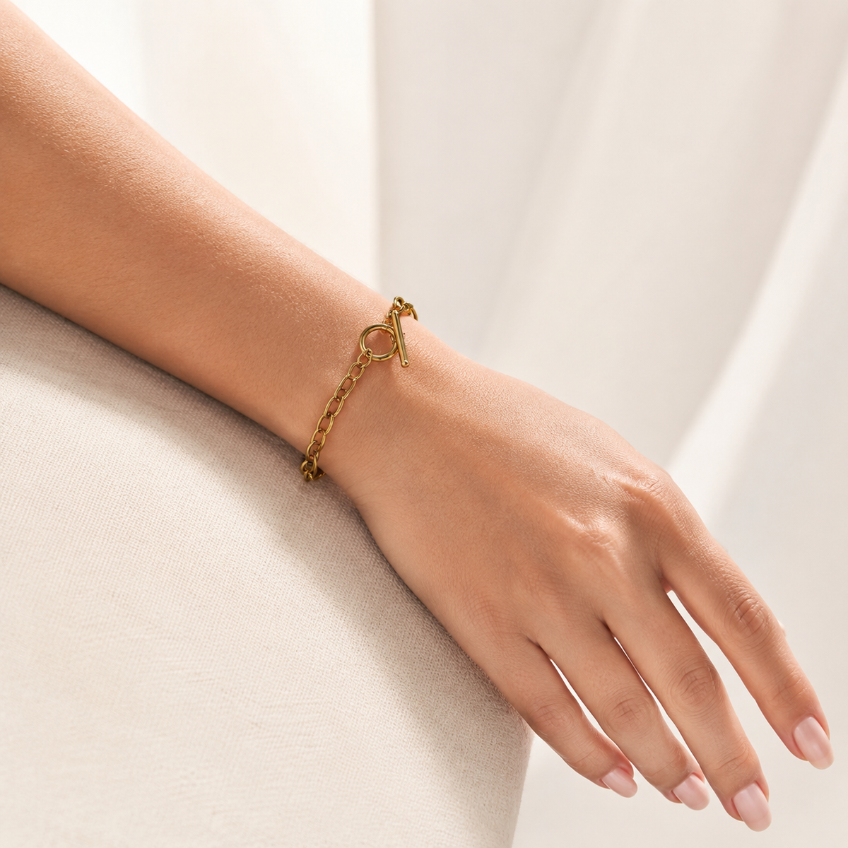 Paperclip Toggle Bracelet model image