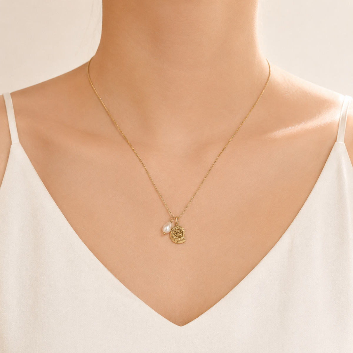 Rose Coin Pearl Necklace model image